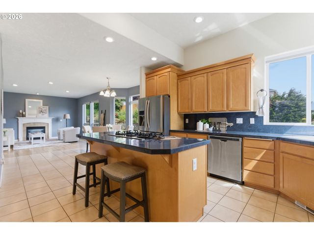 15849 Se OGDEN Dr, Portland, OR 97236