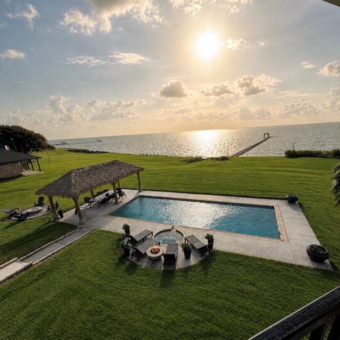 10770 Tri City Beach Rd, Beach City, TX 77523