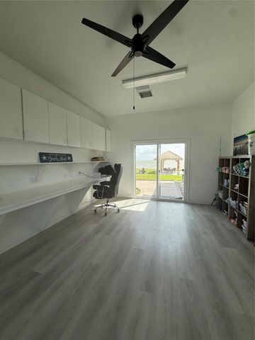 10770 Tri City Beach Rd, Beach City, TX 77523