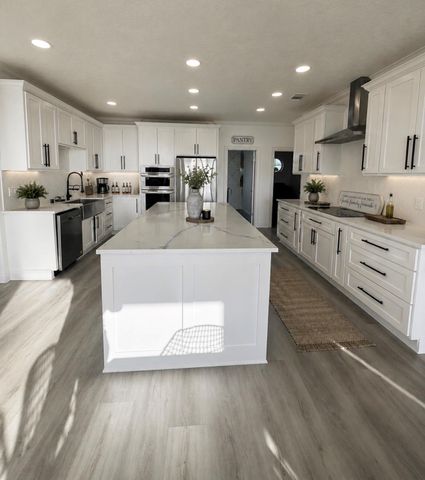 10770 Tri City Beach Rd, Beach City, TX 77523