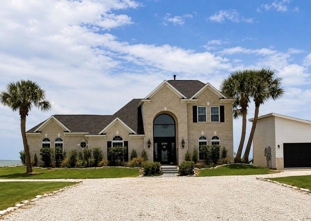 10770 Tri City Beach Rd, Beach City, TX 77523