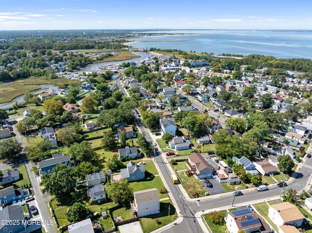 212 Seeley Avenue B, Keansburg, NJ 07734