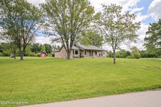 360 Pumpkin Rd, Shepherdsville, KY 40165