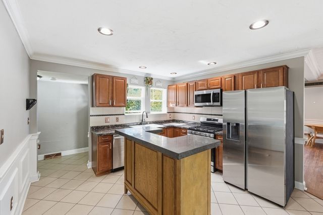 6 Goddard St, Webster, MA 01570
