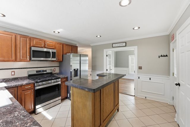 6 Goddard St, Webster, MA 01570