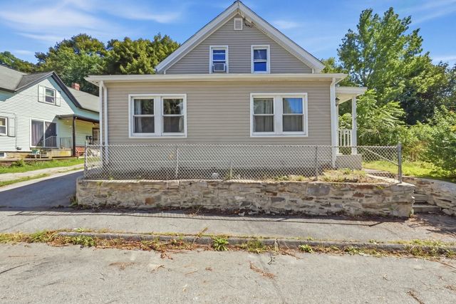 6 Goddard St, Webster, MA 01570