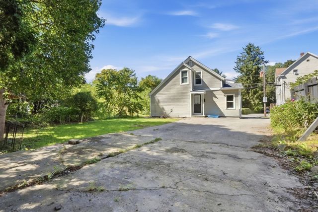 6 Goddard St, Webster, MA 01570