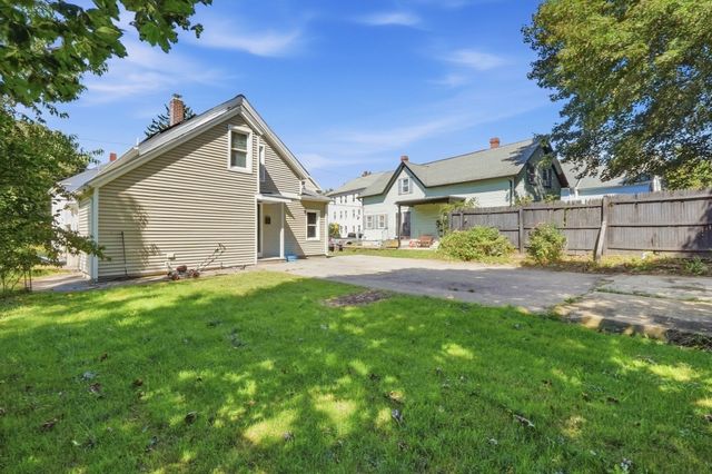 6 Goddard St, Webster, MA 01570