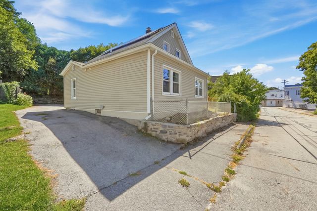 6 Goddard St, Webster, MA 01570