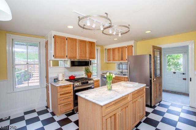 3 S Main St, Stockton Boro, NJ 08559