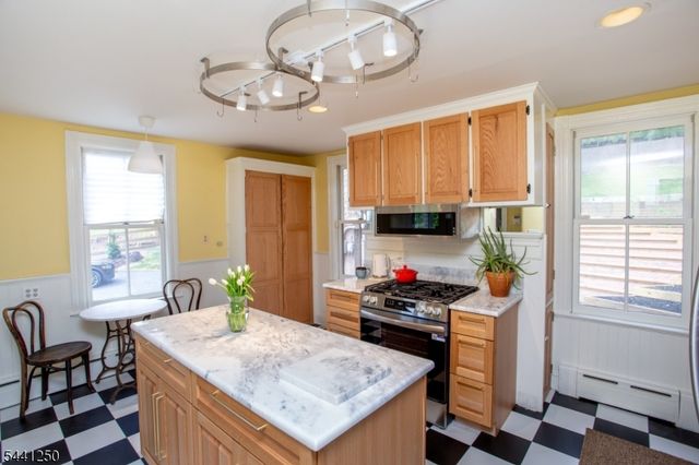 3 S Main St, Stockton Boro, NJ 08559