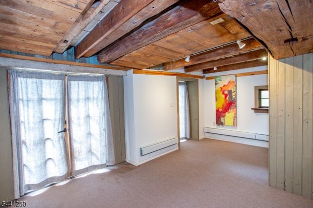 3 S Main St, Stockton Boro, NJ 08559