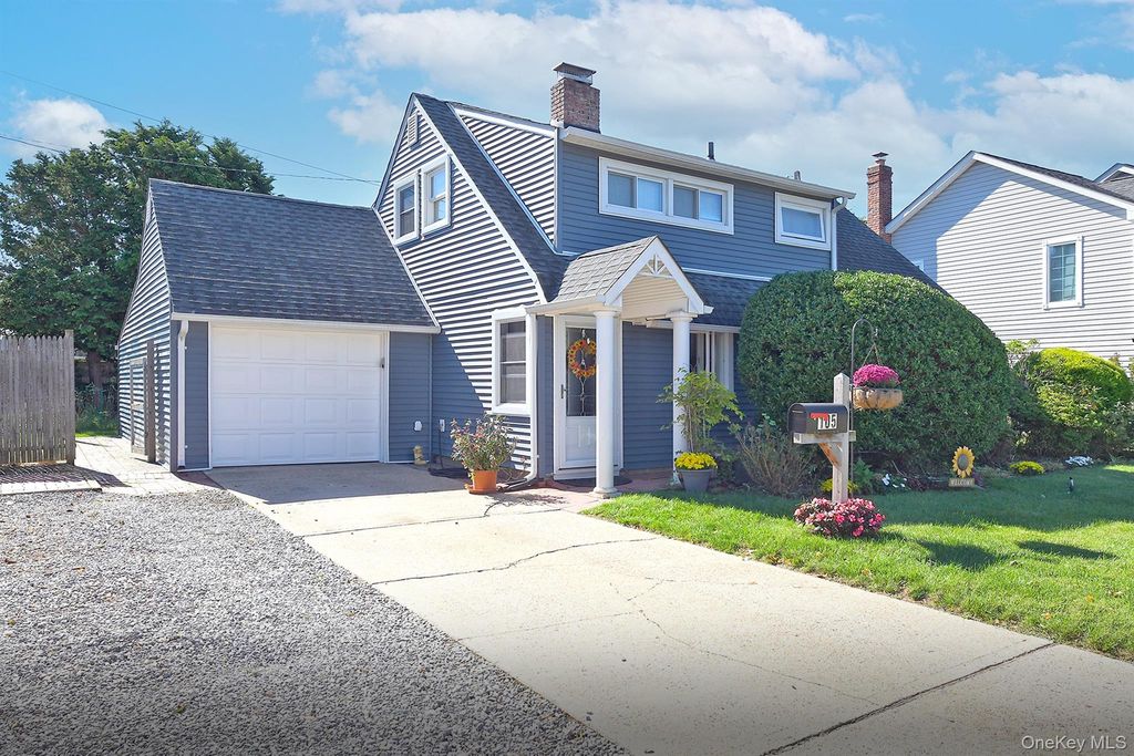 105 Bucket Lane, Levittown, NY 11756 — exterior