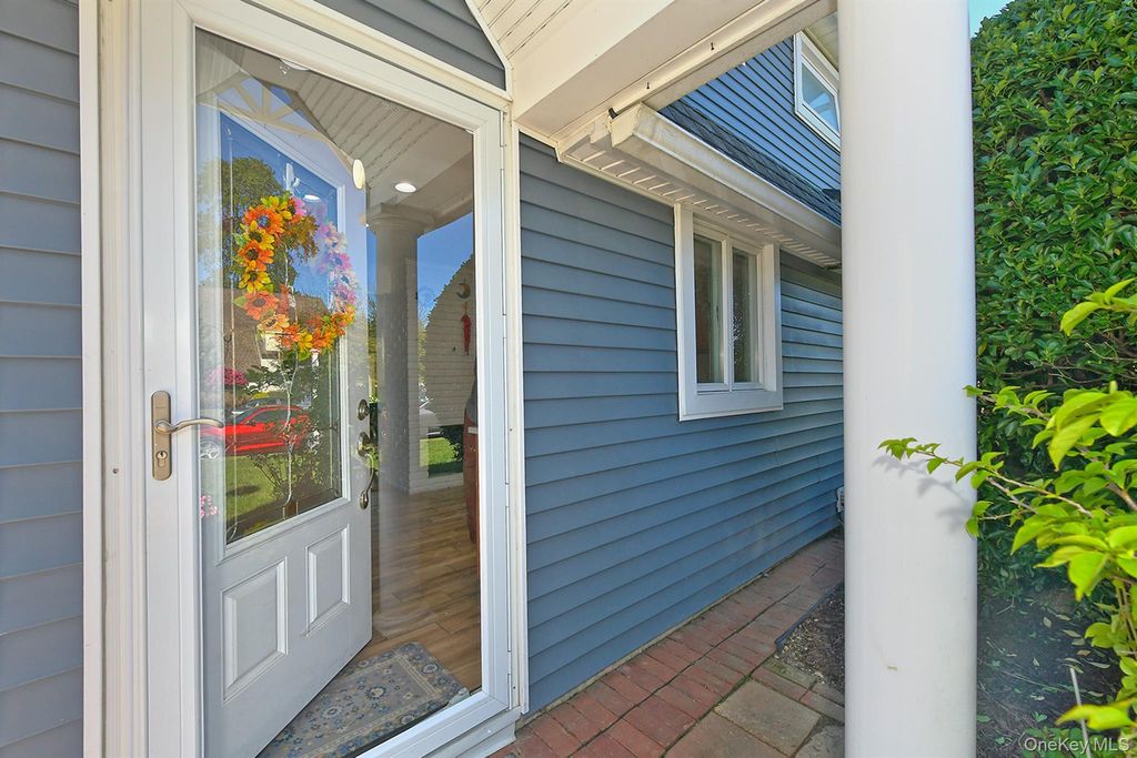 105 Bucket Lane, Levittown, NY 11756 — photo 3