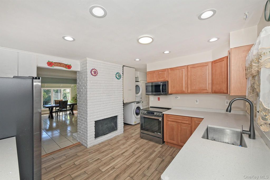 105 Bucket Lane, Levittown, NY 11756 — photo 4