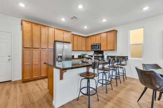 11076 International Dr, Rancho Cordova, CA 95670