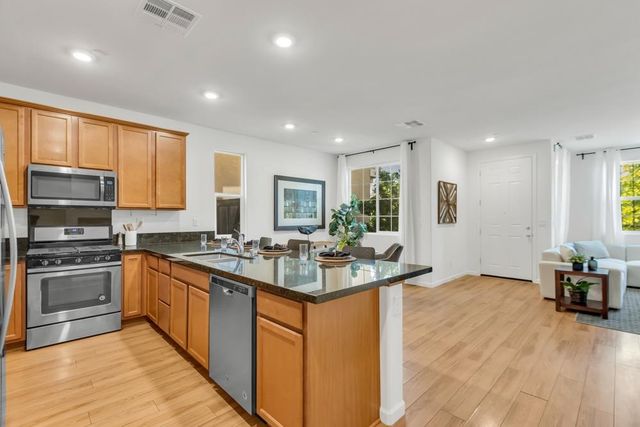 11076 International Dr, Rancho Cordova, CA 95670