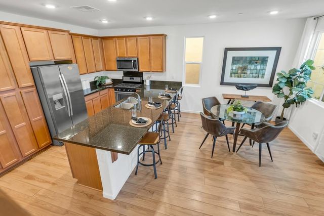 11076 International Dr, Rancho Cordova, CA 95670