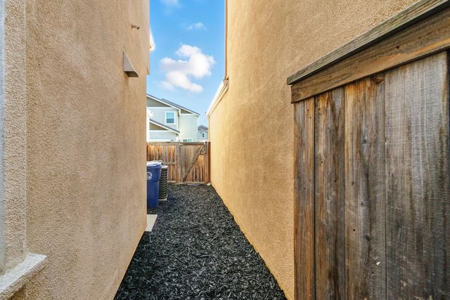 11076 International Dr, Rancho Cordova, CA 95670