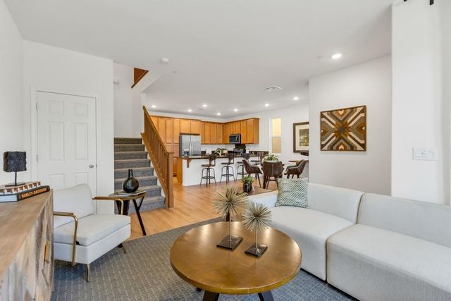 11076 International Dr, Rancho Cordova, CA 95670