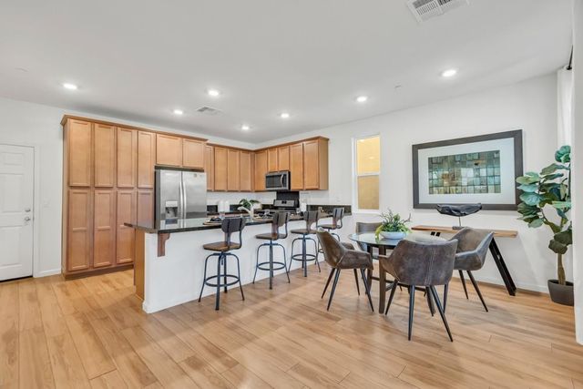 11076 International Dr, Rancho Cordova, CA 95670