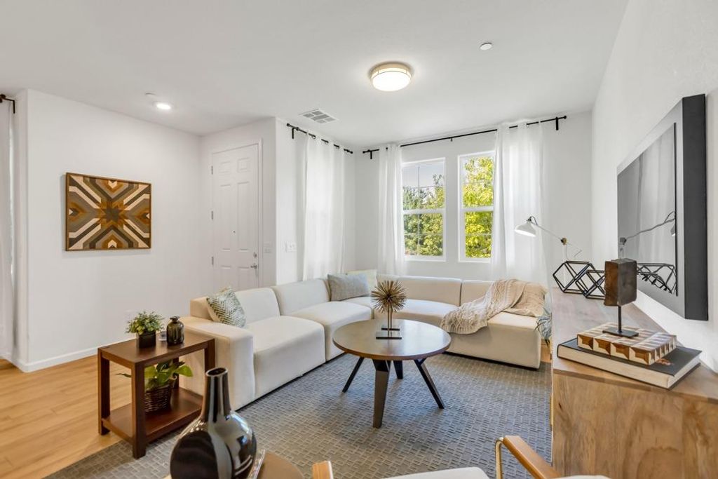 11076 International Dr, Rancho Cordova, CA 95670