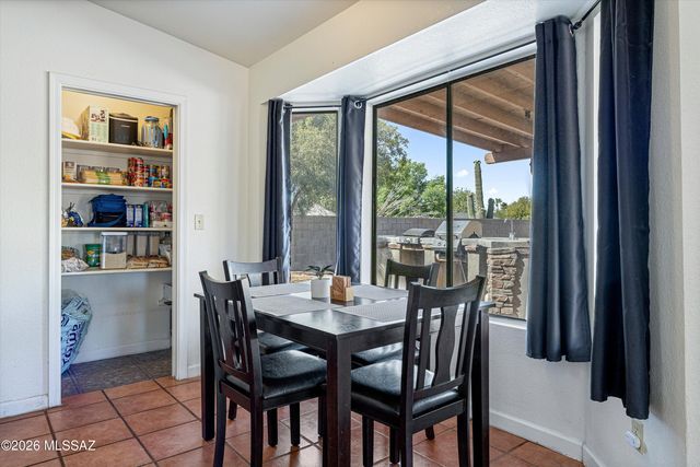 8721 N Chinaberry Way, Tucson, AZ 85742