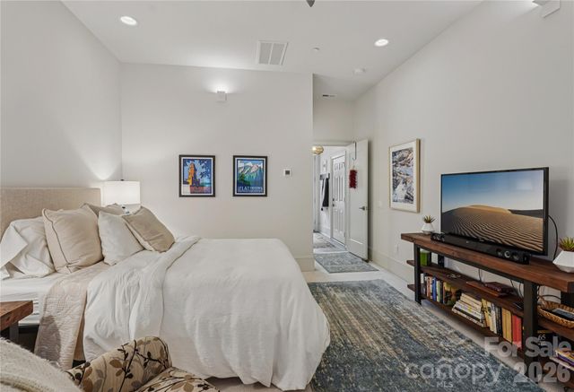 1708 Lombardy Circle E, Charlotte, NC 28203