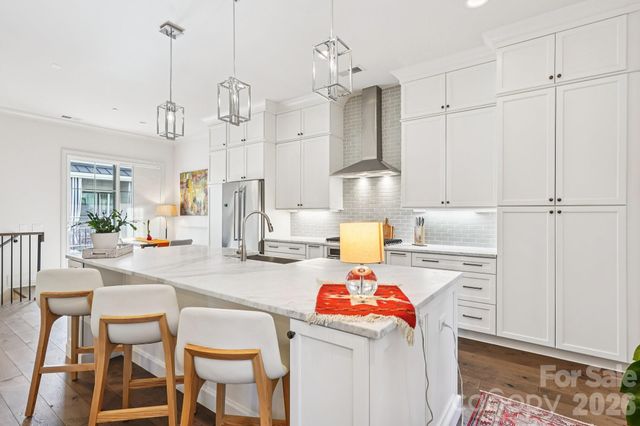 1708 Lombardy Circle E, Charlotte, NC 28203