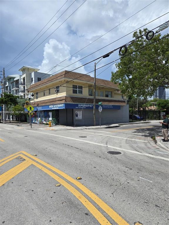 3380 Plaza St, Miami, FL 33133