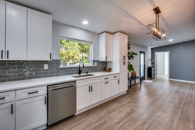 718 Glen Rhea Drive, Lake Dallas, TX 75065