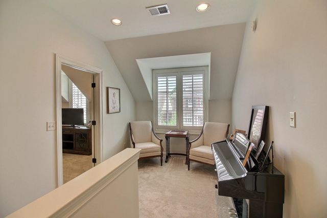 1011 RUSSELL FARMS RD, Collierville, TN 38017