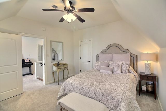 1011 RUSSELL FARMS RD, Collierville, TN 38017