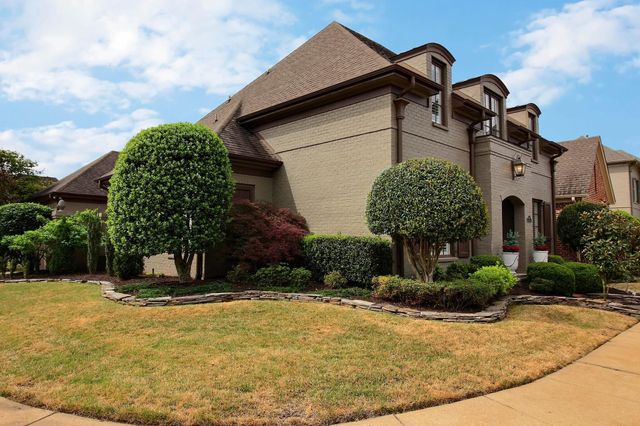 1011 RUSSELL FARMS RD, Collierville, TN 38017