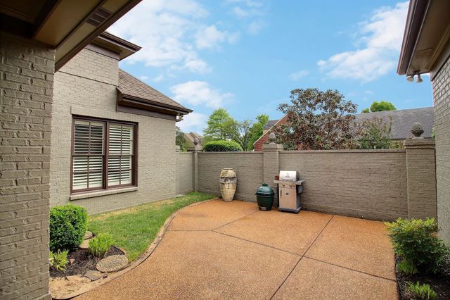 1011 RUSSELL FARMS RD, Collierville, TN 38017