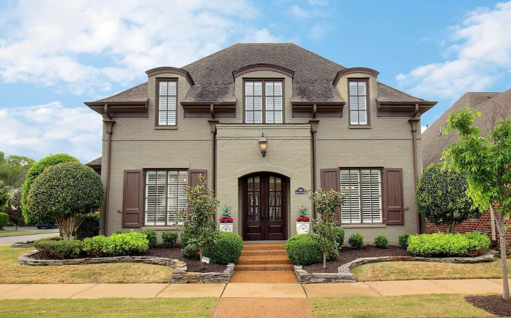 1011 RUSSELL FARMS RD, Collierville, TN 38017