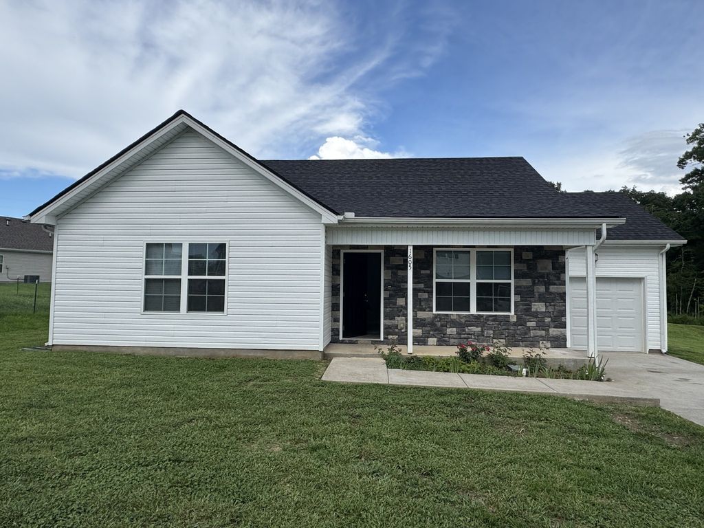 1605 Gambill Wood Dr, Smyrna, TN 37167