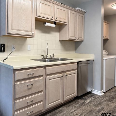 5401 Hollytree Dr Unit 905, Tyler, TX 75703