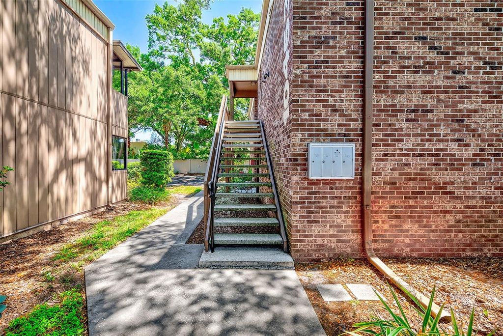 Image 2 of property listing at 10453 CARROLLBROOK CIRCLE 222, Tampa, FL 33618