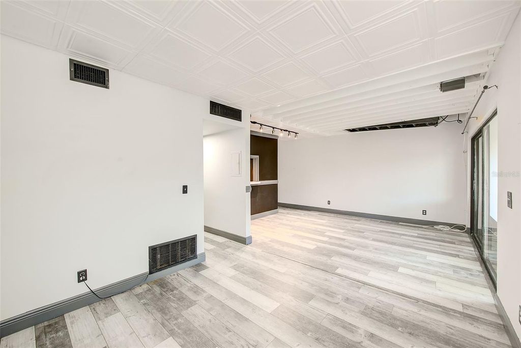 Image 18 of property listing at 10453 CARROLLBROOK CIRCLE 222, Tampa, FL 33618
