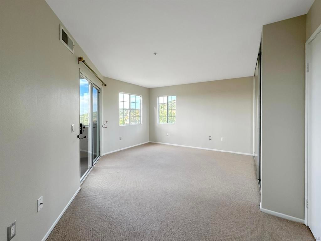 Image 10 of property listing at 11285 Affinity Ct 124, San Diego, CA 92131