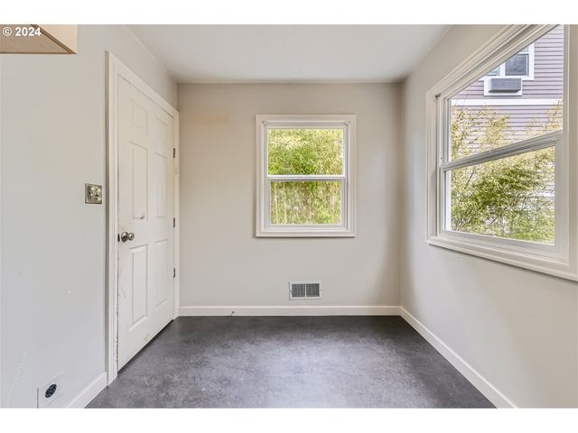 7058 N GREENWICH Ave, Portland, OR 97217