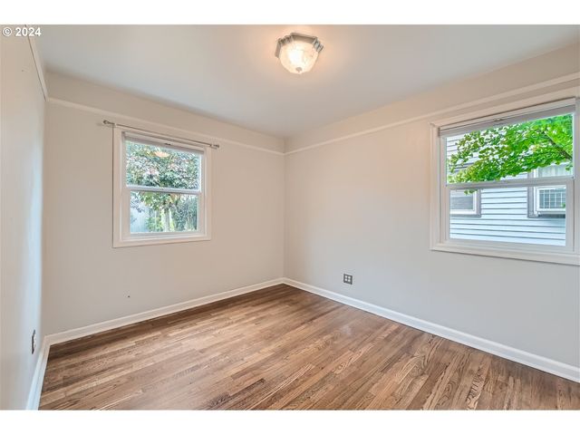 7058 N GREENWICH Ave, Portland, OR 97217