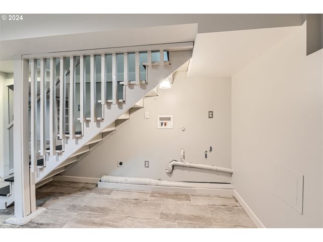 7058 N GREENWICH Ave, Portland, OR 97217