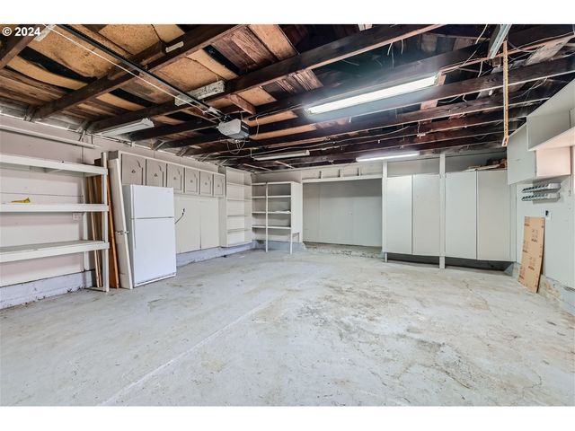 7058 N GREENWICH Ave, Portland, OR 97217