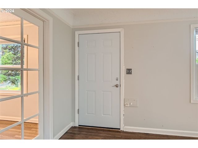 7058 N GREENWICH Ave, Portland, OR 97217