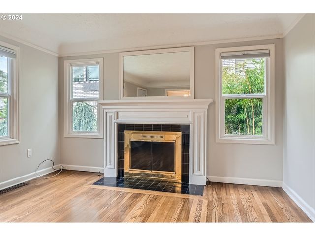 7058 N GREENWICH Ave, Portland, OR 97217