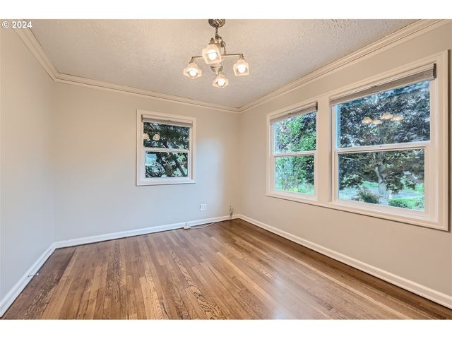 7058 N GREENWICH Ave, Portland, OR 97217