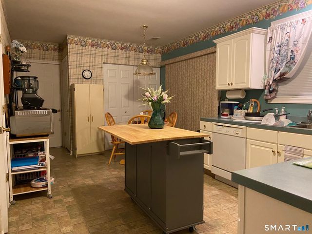 26 Beechwood Drive, Waterford, CT 06385