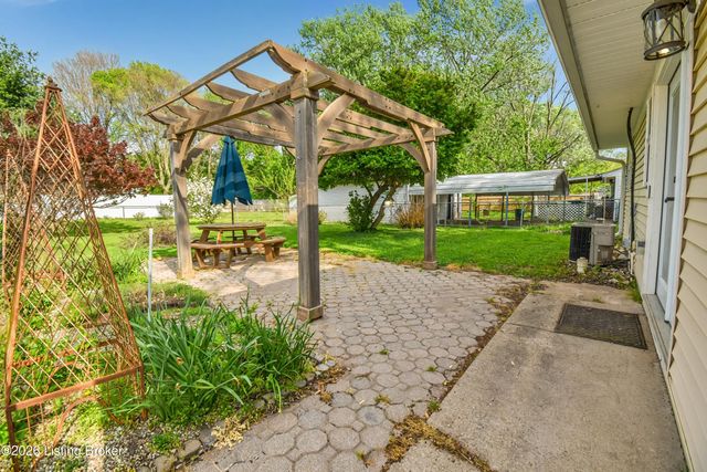 10507 Grafton Hall Rd, Louisville, KY 40272